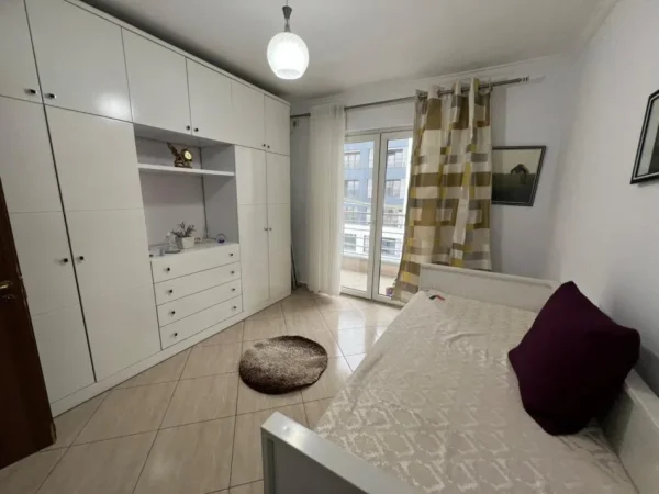Tirane, jepet me qera apartament 2+1 Kati 7, 99 m² 700 €