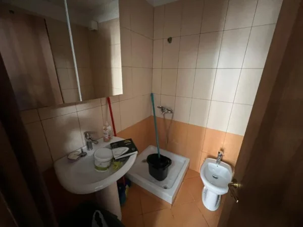 Tirane, jepet me qera apartament 2+1 Kati 7, 99 m² 700 €