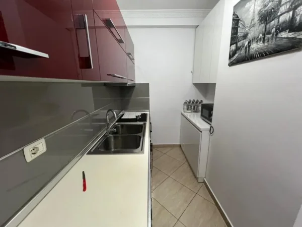 Tirane, jepet me qera apartament 2+1 Kati 7, 99 m² 700 €