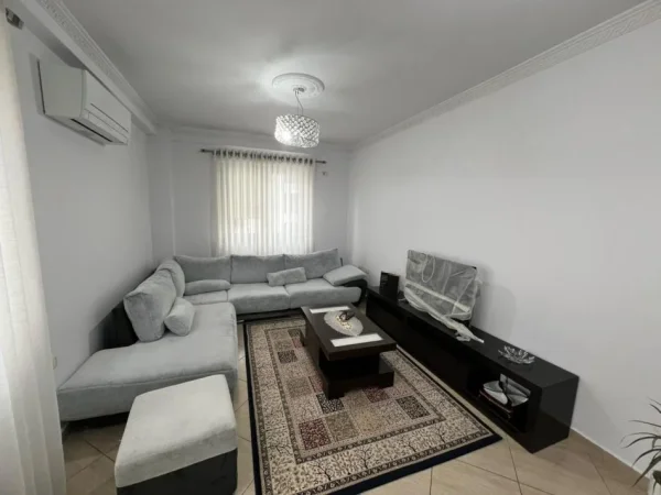 Tirane, jepet me qera apartament 2+1 Kati 7, 99 m² 700 €