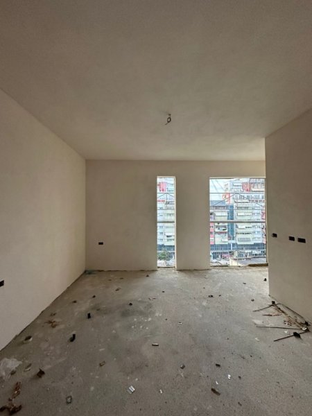 Tirane, shitet apartament 2+1+Ballkon Kati 6, 116 m² 220.000 € (Fusha Aviacionit)