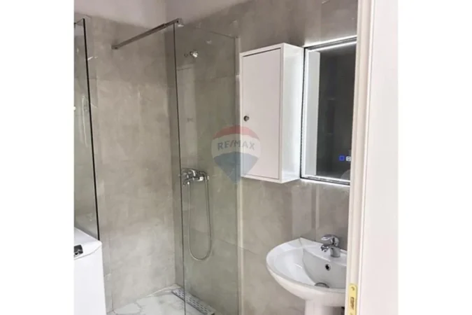 Tirane, jepet me qera apartament 1+1 Kati 1, 73 m² 500 € (Rruga Sokrat Miho)