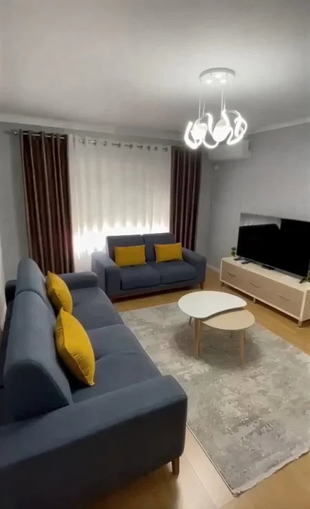 Tirane, jepet me qera apartament 2+1+Ballkon Kati 4, 100 m² 700 € (Blloku Gintash, Laprakë)