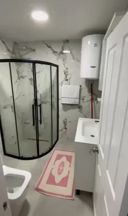 Tirane, jepet me qera apartament 2+1+Ballkon Kati 4, 100 m² 700 € (Blloku Gintash, Laprakë)