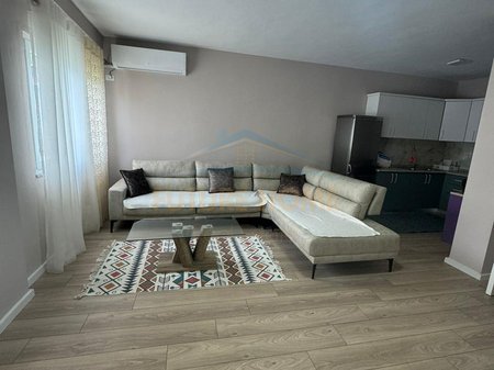 Tirane, jepet me qera apartament 2+1 Kati 4, 105 m² 450 € 