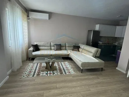 Tirane, jepet me qera apartament 2+1 Kati 4, 105 m² 450 € 