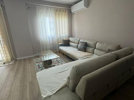 Tirane, jepet me qera apartament 2+1 Kati 4, 105 m² 450 € 