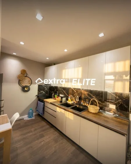 Tirane, shitet apartament 1+1+Ballkon Kati 9, 57 m² (Rruga Petro Nini Luarasi)