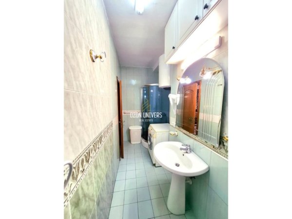 Tirane, jepet me qera apartament 1+1+Ballkon Kati 3, 65 m² 550 € (Komuna e Parisit)