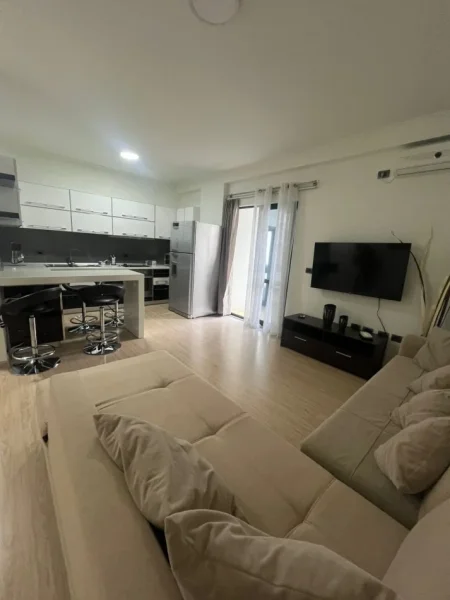 Tirane, jepet me qera apartament 1+1+Aneks+Ballkon , 70 m² 700 € (stadiumi dinamo)