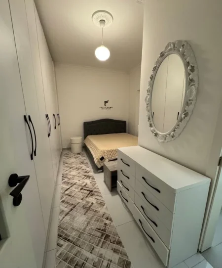 Tirane, jepet me qera apartament 1+1 Kati 1, 60 m² 500 € (RRUGA E DIBRES)