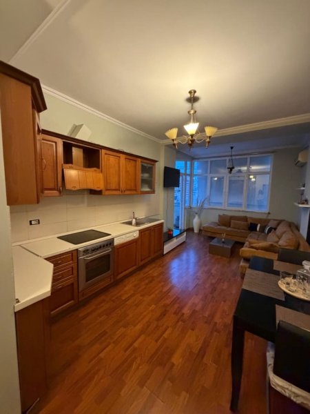 Qera, Apartament 2+1, Bllok 800 €, UNA63134