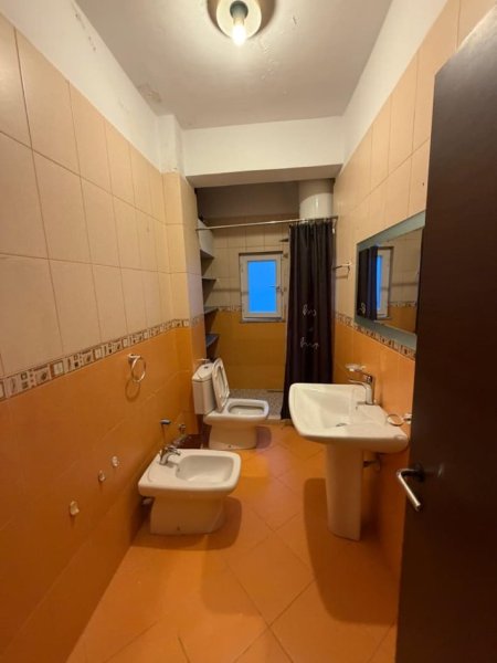 Qera, Apartament 2+1, Bllok 800 €, UNA63134