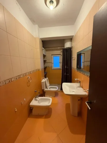 Qera, Apartament 2+1, Bllok 800 €, UNA63134