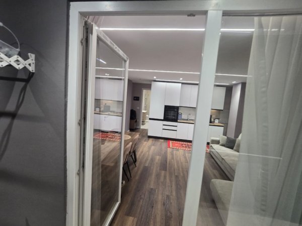 Tirane, jepet me qera 1+1 , 