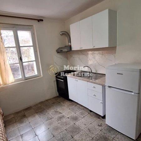 Tirane, jepet me qera apartament 1+1 Kati 3, 45 m² 280 € (Medrese)