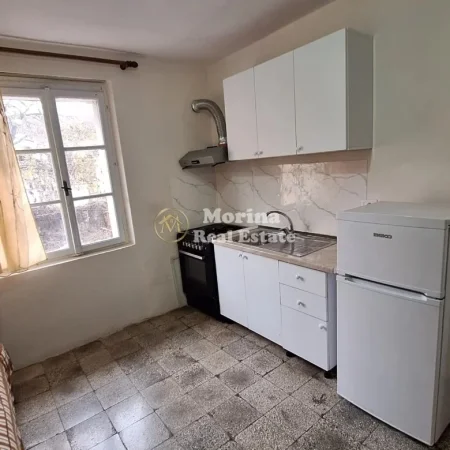 Tirane, jepet me qera apartament 1+1 Kati 3, 45 m² 280 € (Medrese)