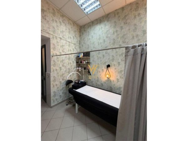 Tirane, jepet me qera ambjent biznesi Kati 0, 16 m² 300 € (21 DHJETORI)