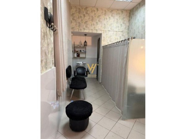 Tirane, jepet me qera ambjent biznesi Kati 0, 16 m² 300 € (21 DHJETORI)