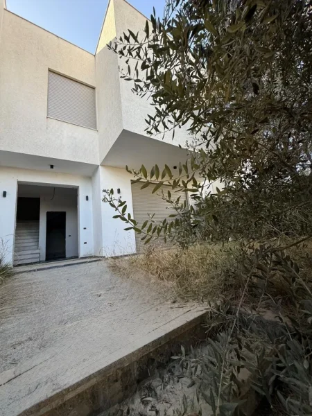 Tirane, shitet Vile 2 Katshe , 205 m² 330.000 € 