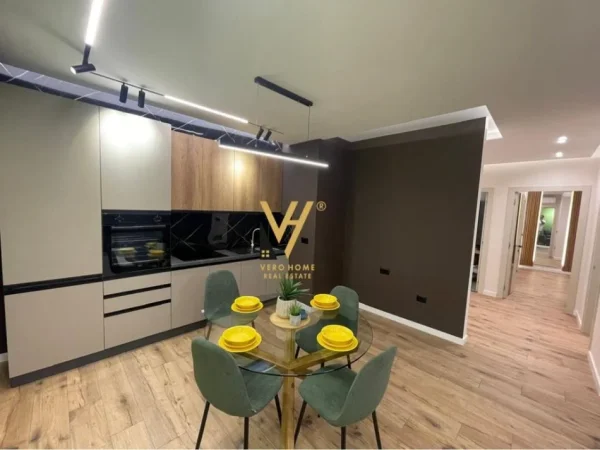 Tirane, jepet me qera apartament 2+1+Ballkon Kati 9, 120 m² 1.300 € (KOMPLEKSI OLIMPIK ,KOMUNA E PARISIT)