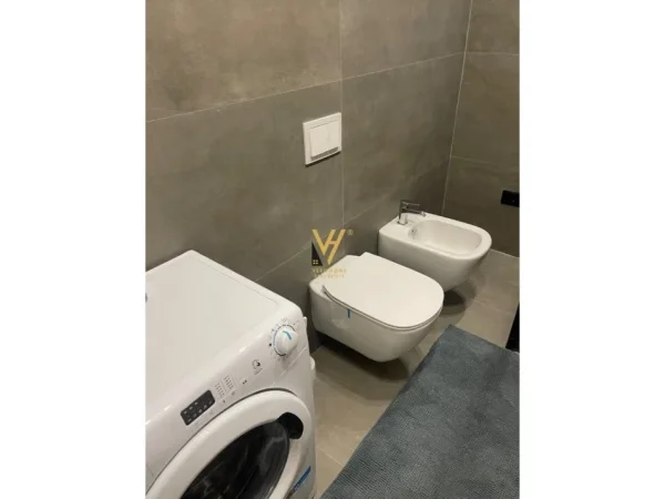 Tirane, jepet me qera apartament 2+1+Ballkon Kati 9, 120 m² 1.300 € (KOMPLEKSI OLIMPIK ,KOMUNA E PARISIT)