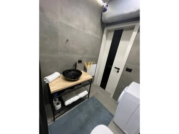 Tirane, jepet me qera apartament 2+1+Ballkon Kati 9, 120 m² 1.300 € (KOMPLEKSI OLIMPIK ,KOMUNA E PARISIT)