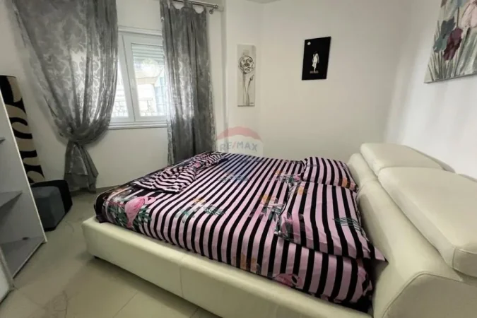 Vlore, jepet me qera apartament 2+1+Ballkon Kati 3, 120 m² 800 € (Lungomare, Vlorë (Zona Oslo))