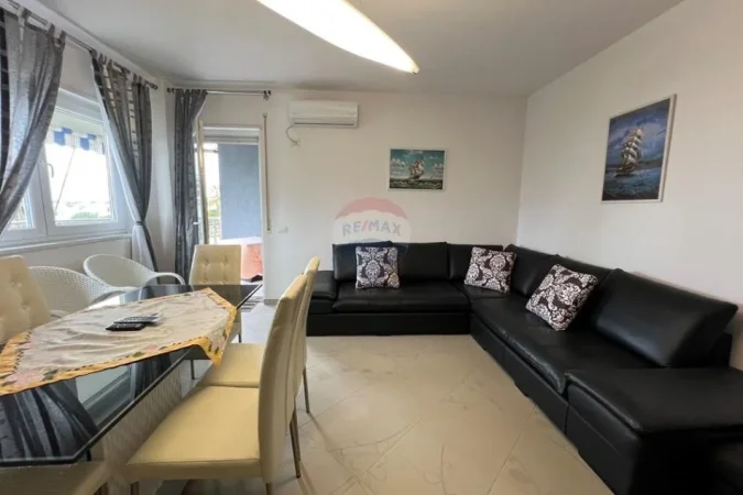 Vlore, jepet me qera apartament 2+1+Ballkon Kati 3, 120 m² 800 € (Lungomare, Vlorë (Zona Oslo))