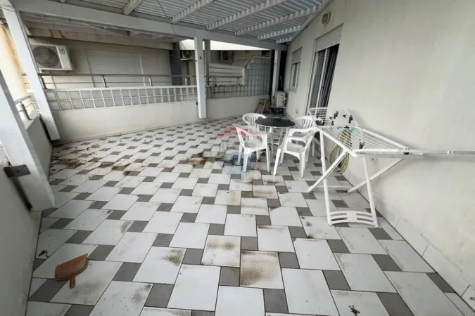 Vlore, jepet me qera apartament 2+1+Ballkon Kati 3, 120 m² 800 € (Lungomare, Vlorë (Zona Oslo))
