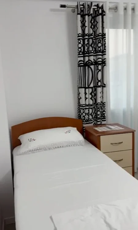 Tirane, jepet me qera apartament 2+1+Ballkon Kati 5, 87 m² 650 € (Rr. Dritan Hoxha, pranë Universitetit ZKM)