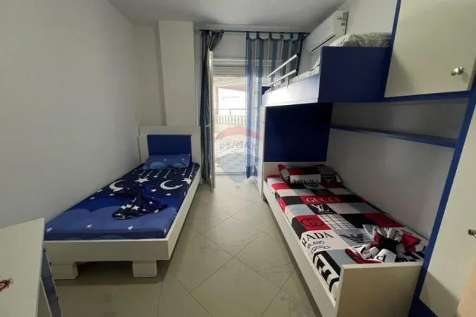 Vlore, jepet me qera apartament 2+1+Ballkon Kati 3, 120 m² 800 € (Lungomare, Vlorë (Zona Oslo))
