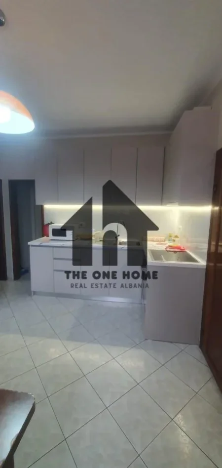 Tirane, jepet me qera apartament 2+1+Ballkon Kati 3, 100 m² 600 € (Ali Dem)