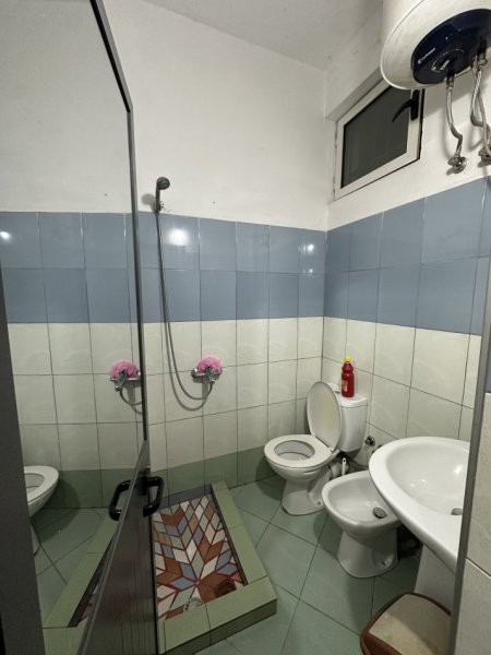 Durres, jepet me qera shtepi 1+1+Aneks Kati 1, (Rruga Stefaniaka)