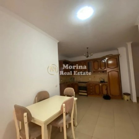 Tirane, jepet me qera apartament 2+1 Kati 3, 95 m² 650 € (Selvia)