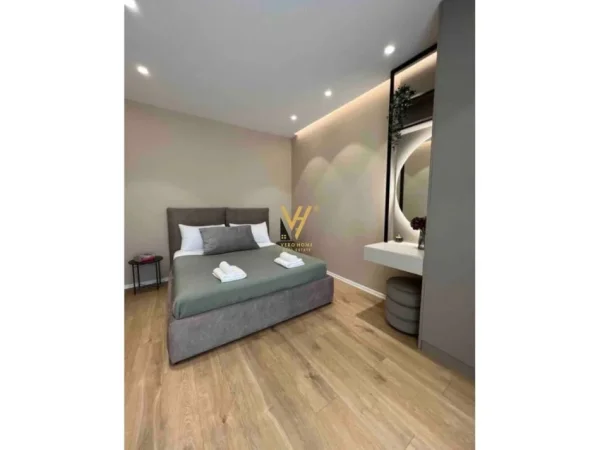 Tirane, jepet me qera apartament 1+1+Ballkon Kati 8, 60 m² 600 € (SIRI KODRA)