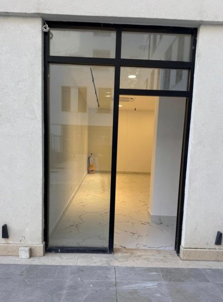 Tirane, jap me qera ambjent biznesi Kati 0, 38 m² 900 € (Rruga Mine Peza, Donika Center)