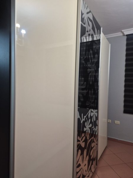 Tirane, jepet me qera apartament 2+1+Ballkon Kati 4, 79 m² 450 € (Fresk)