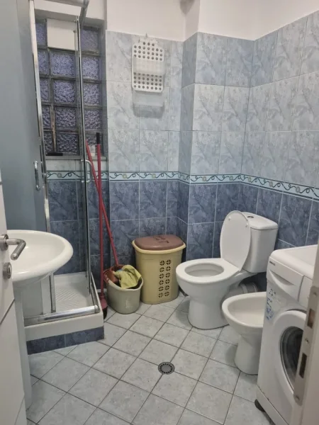 Tirane, jepet me qera apartament 2+1+Ballkon Kati 4, 79 m² 450 € (Fresk)