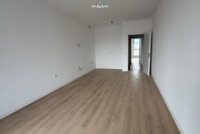 Tirane, jepet me qera zyre Kati 5, 70 m² 615 € (Rruga Elbasanit)