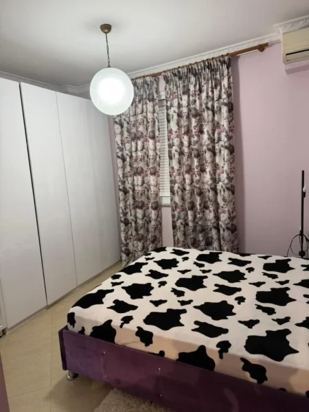 Tirane, jepet me qera apartament 2+1+Aneks+Ballkon Kati 7, 120 m² 500 € (Rruga Mikel Maruli, prane Bar Bohem)
