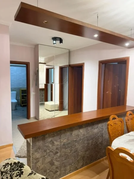 Tirane, jepet me qera apartament 2+1+Aneks+Ballkon Kati 7, 120 m² 500 € (Rruga Mikel Maruli, prane Bar Bohem)