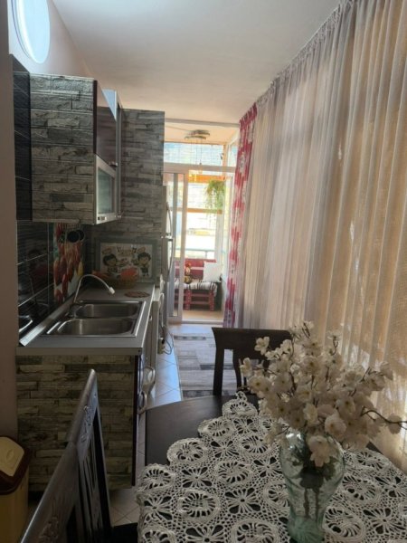 Tirane, jepet me qera apartament 2+1+Aneks+Ballkon Kati 7, 120 m² 500 € (Rruga Mikel Maruli, prane Bar Bohem)