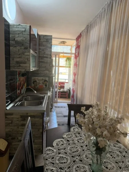 Tirane, jepet me qera apartament 2+1+Aneks+Ballkon Kati 7, 120 m² 500 € (Rruga Mikel Maruli, prane Bar Bohem)