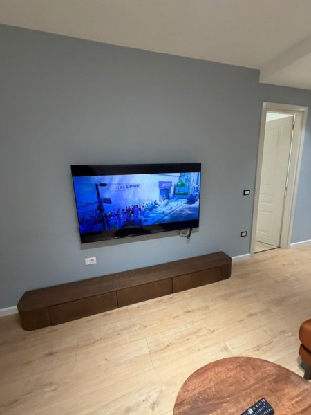 Tirane, jepet me qera apartament 1+1+Ballkon Kati 4, 87 m² 1.200 € (Garda)