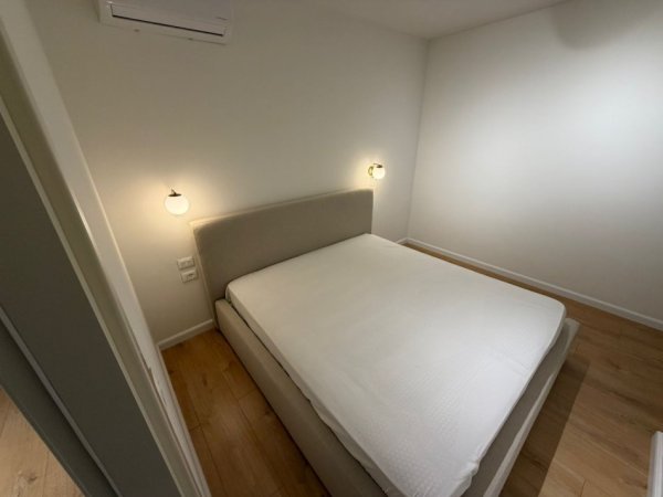 Tirane, jepet me qera apartament 1+1+Ballkon Kati 4, 87 m² 1.200 € (Garda)