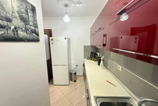 Tirane, jepet me qera apartament 2+1 Kati 7, 90 m² 720 € (Rruga Jordan Misja)