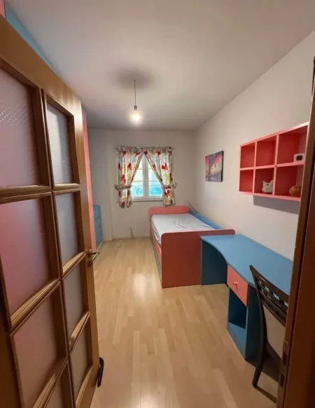 Tirane, shitet apartament 2+1 Kati 4, 91 m² 170.000 € (Irfan Tomini ,Ish Stacioni Fundit Tirana e Re)