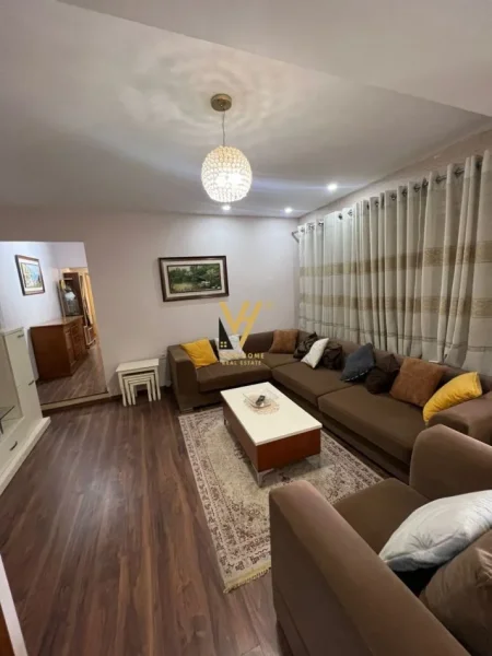 Tirane, jepet me qera apartament 3+1+Ballkon Kati 6, 140 m² 600 € (21 DHJETORI)