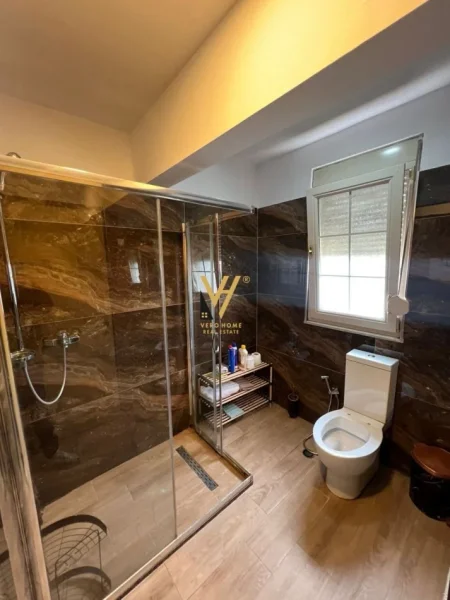 Tirane, jepet me qera apartament 3+1+Ballkon Kati 6, 140 m² 600 € (21 DHJETORI)